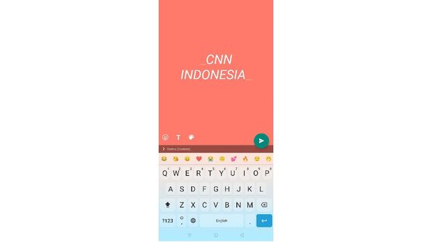 Tangkapan layar cara mengganti font di WhatsApp Story.