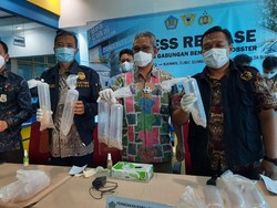 Petugas Sita 225 Ribu Benur yang Bakal Diselundupkan ke Malaysia