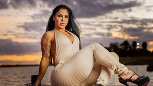 8 Foto Penampilan Model yang Asuransikan Bokongnya Rp 5,6 Miliar