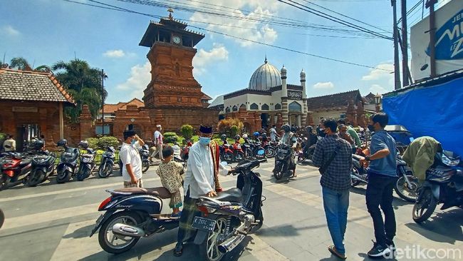  Zona  Merah  Beberapa Masjid di Kudus  Tetap Gelar Jumatan 