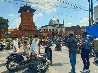 Zona Merah, Beberapa Masjid di Kudus Tetap Gelar Jumatan