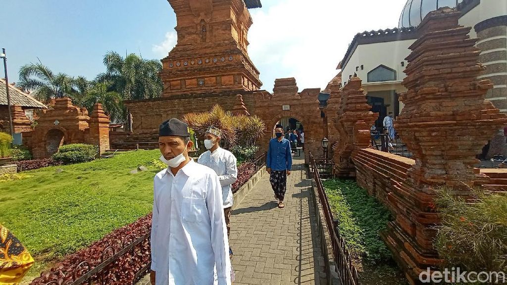  Zona  Merah Beberapa Masjid di Kudus  Tetap Gelar Jumatan 