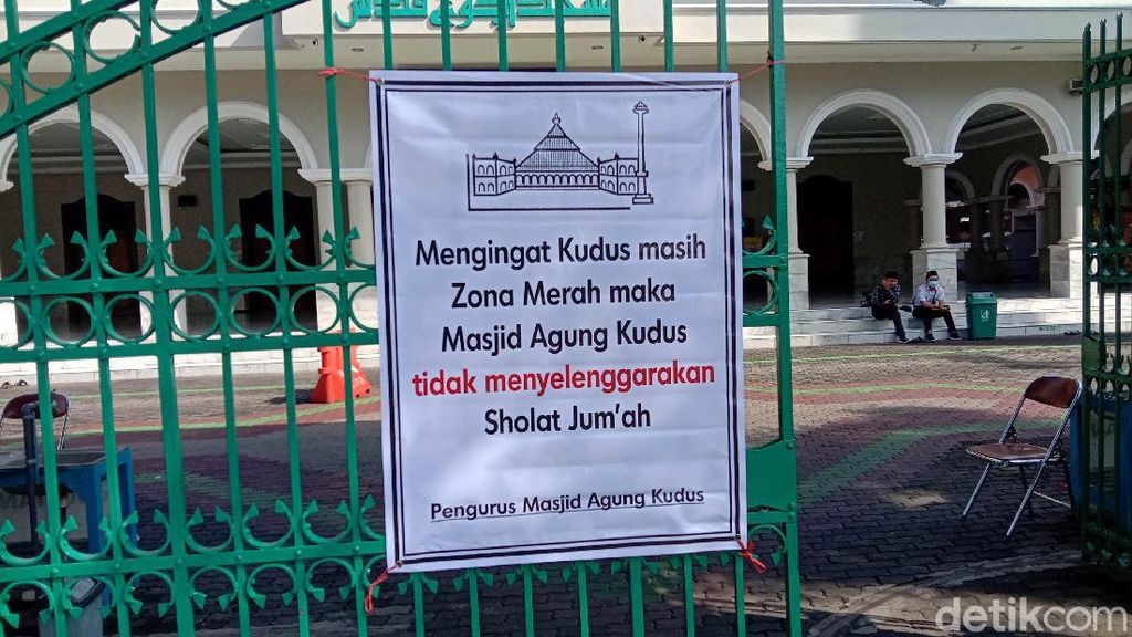  Zona  Merah Beberapa Masjid di Kudus  Tetap Gelar Jumatan 