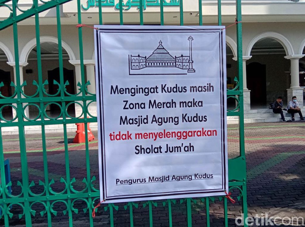 Hari Ini (Masih) Belum Ada Salat Jumat di Masjid Agung Kudus Hari Ini (Masih) Belum Ada Salat Jumat di Masjid Agung Kudus