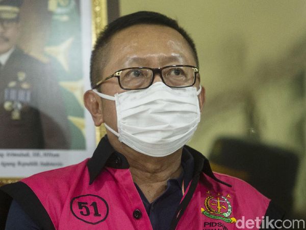 Adelin Lis Sang Pembalak Liar yang Pulang Kampung