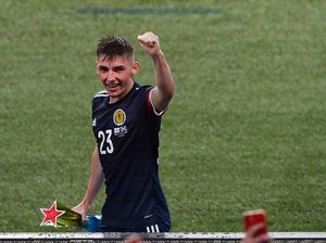 Jose Mourinho Puja-puji Billy Gilmour Jose Mourinho Puja-puji Billy Gilmour