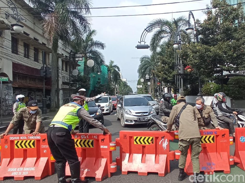 Buka Tutup Jalan di Bandung Imbas Corona Mengganas, Sampai Kapan?