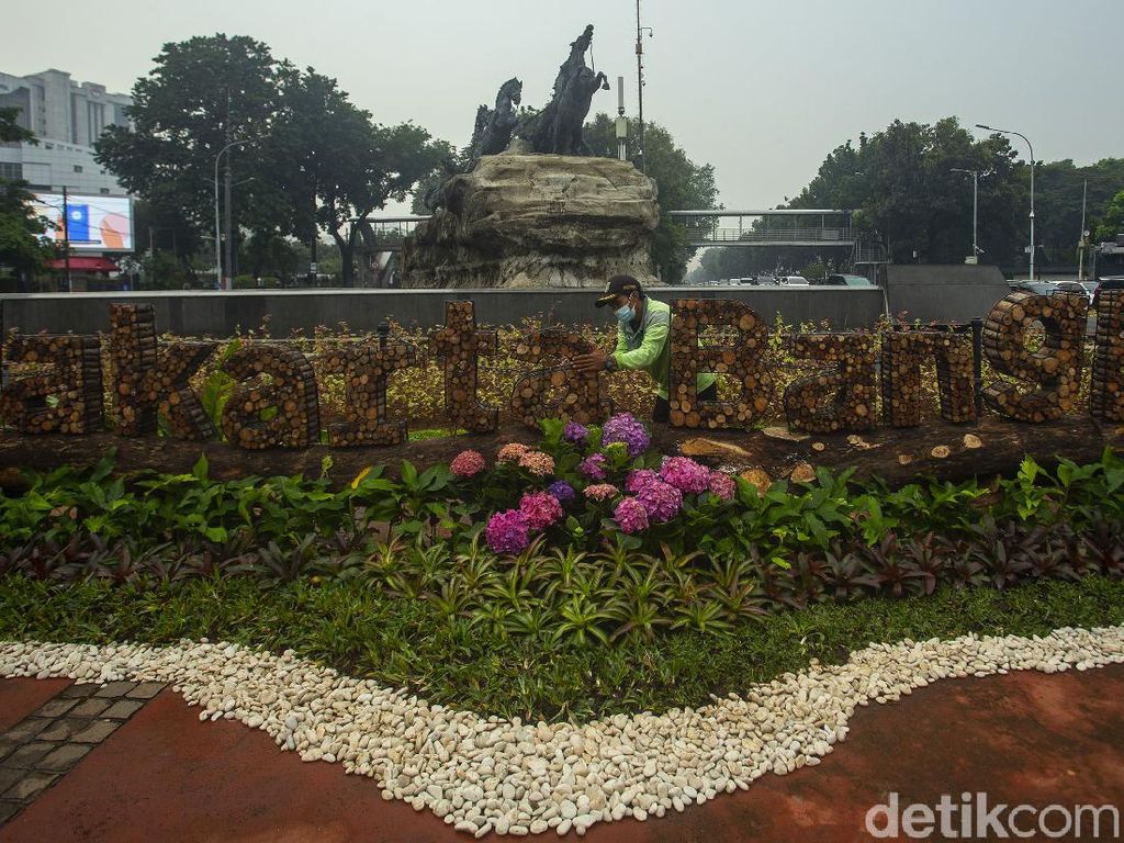 Dekorasi Jakarta Bangkit Percantik Kawasan Patung Kuda