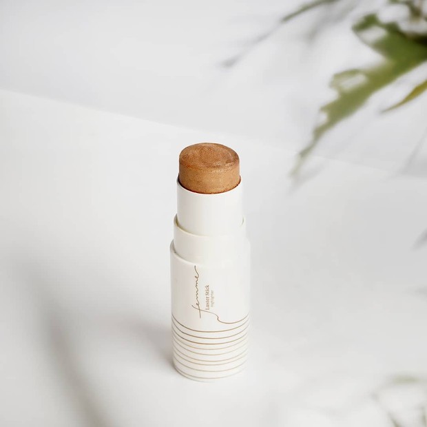 FEMME Luster Stick Highlighter (instagram.com/femme_cosmetic) FEMME Luster Stick Highlighter