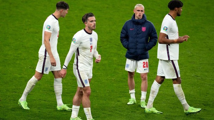 LONDON, ENGLAND - JUNE 18: Jack Grealish of England looks dejected with team mates John Stones, Phil Foden and Tyrone Mings following the UEFA Euro 2020 Championship Group D match between England and Scotland at Wembley Stadium on June 18, 2021 in London, England. (Photo by Matt Dunham - Pool/Getty Images)