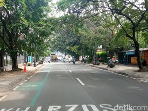 Penampakan Sepi Jalan di Kota Bandung Ditutup Agar Cegah Kerumunan Penampakan Sepi Jalan di Kota Bandung Ditutup Agar Cegah Kerumunan