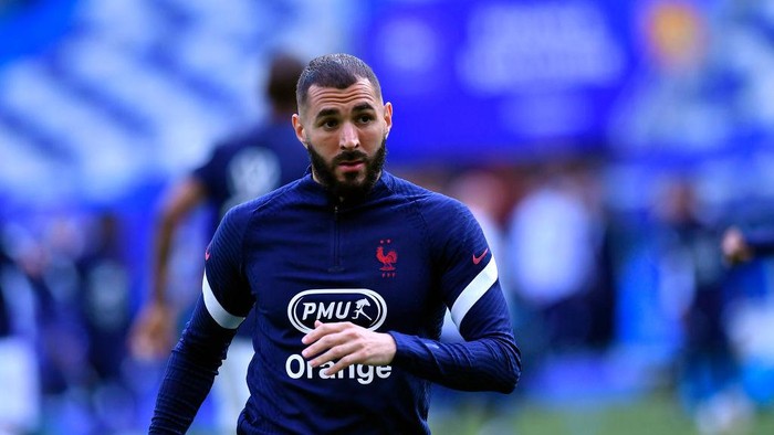 PARIS, FRANCE - JUNE 08: Karim Benzama of France warms up befofe the international friendly match between France and Bulgaria at Stade de France on June 08, 2021 in Paris, France. (Photo by Aurelien Meunier/Getty Images)