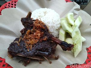 Kelezatan Bebek Madura Racikan Mak Isa, Sehari Laris 300 Ekor Bebek Kelezatan Bebek Madura Racikan Mak Isa, Sehari Laris 300 Ekor Bebek
