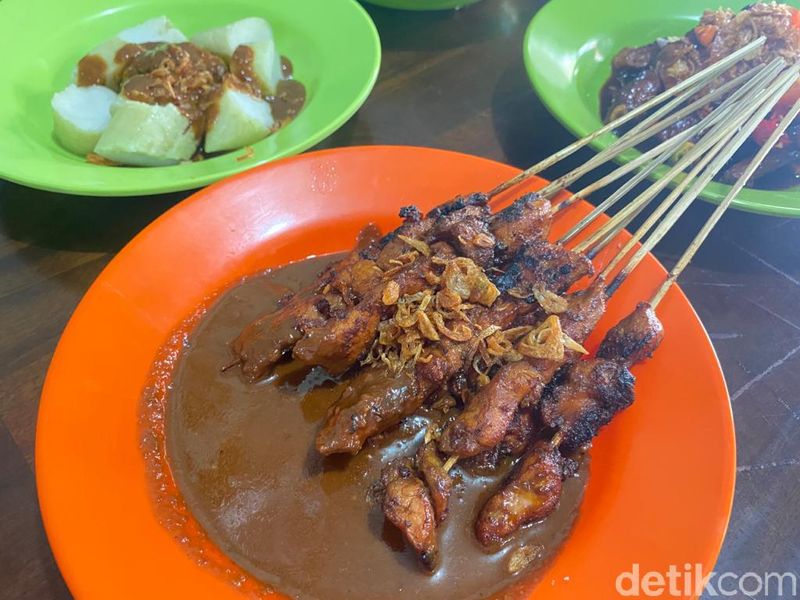 Laris! Sate Pertok Langganan Ahmad Dhani Laku 10 Ribu Tusuk Sehari