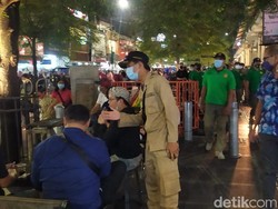 Masih Ada yang Nongkrong, Akses Malioboro Akhirnya Ditutup!