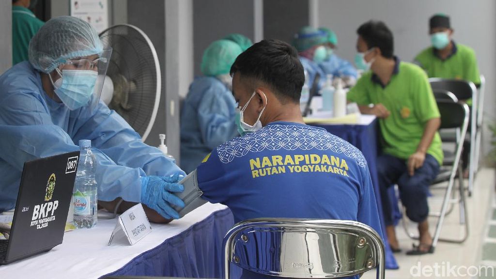 Momen Vaksinasi Perdana Warga Binaan di Rutan Yogyakarta