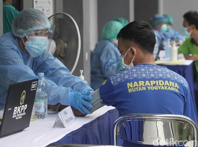 Momen Vaksinasi Perdana Warga Binaan di Rutan Yogyakarta