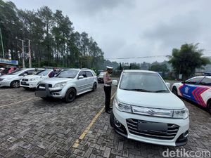 30 Kendaraan Wisatawan Diputar Balik di Lembang Bandung 30 Kendaraan Wisatawan Diputar Balik di Lembang Bandung