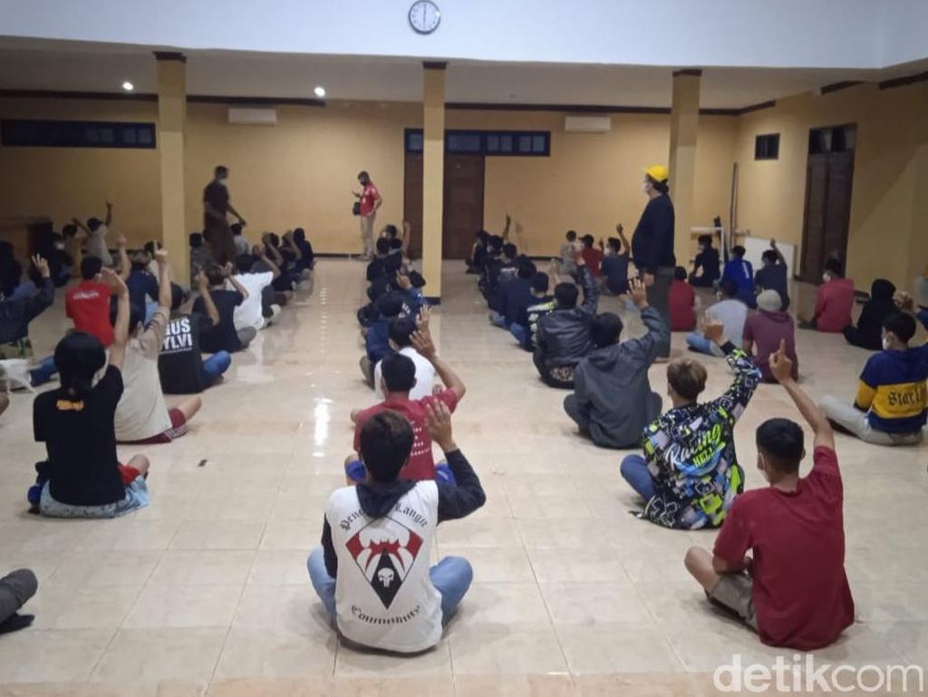 Puluhan Remaja Penikmat Pil Setan Ditangkap Polisi di Garut Puluhan Remaja Penikmat Pil Setan Ditangkap Polisi di Garut