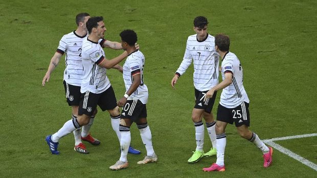 Germany's Kai Havertz, second right, celebrates after scoring his side's opening goal during the Euro 2020 soccer championship group F match between Portugal and Germany at the football arena stadium in Munich, Saturday, June 19, 2021. (Matthias Hangst/Pool Photo via AP)
