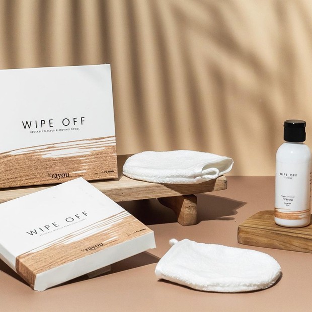 Rayou Wipe Off Reusable Make Up Removing Towel/instagram.com/rayouskin Kapas reusable yang mudah diaplikasikan pada wajah dan tahan selama berbulan-bulan.