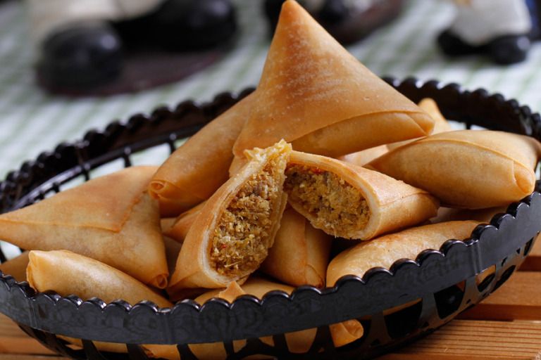 Jual Samosa dengan Nama 'Segitiga Gaya India', Toko Ini Dikritik Netizen