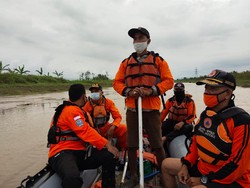 Seorang ABG Hilang Tenggelam di Sungai Demak