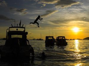 Pesona Sunset Labuan Bajo Bikin Jatuh Cinta Gaes Pesona Sunset Labuan Bajo Bikin Jatuh Cinta Gaes