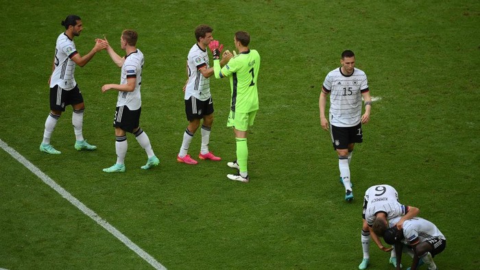 MUNICH, GERMANY - JUNE 19: Players of Germany interact following the UEFA Euro 2020 Championship Group F match between Portugal and Germany at Football Arena Munich on June 19, 2021 in Munich, Germany. (Photo by Matthias Hangst/Getty Images)
