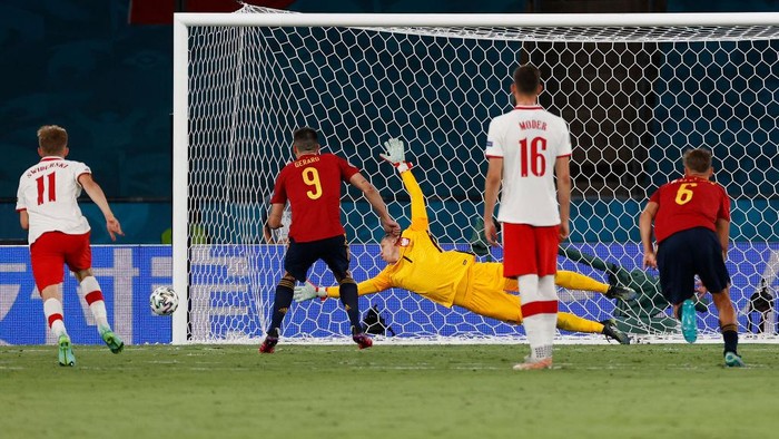 SEVILLE, SPAIN - JUNE 19: Gerard Moreno of Spain hits the post from a penalty during the UEFA Euro 2020 Championship Group E match between Spain and Poland at Estadio La Cartuja on June 19, 2021 in Seville, Spain. (Photo by Julio Munoz - Pool/Getty Images)