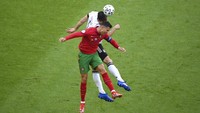Ronaldo Vs Hummels pun beberapa kali hadir dalam laga Portugal Vs Jerman. (Foto: AP/Matthias Hangst)