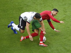 Hummels sebagai tembok Jerman mesti meredam Ronaldo andalan lini depan Portugal. (Foto: AP/Matthias Hangst)