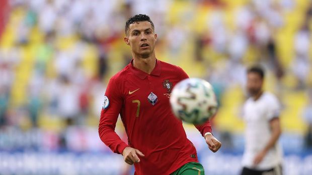 MUNICH, GERMANY - JUNE 19: Cristiano Ronaldo of Portugal runs with the ball during the UEFA Euro 2020 Championship Group F match between Portugal and Germany at Football Arena Munich on June 19, 2021 in Munich, Germany. (Photo by Alexander Hassenstein/Getty Images)