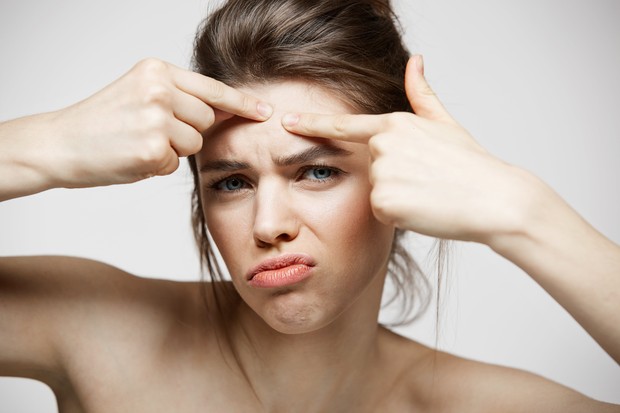 Salicylic acid, tea tree oil, dan benzoyl peroxide sebagai alternatif retinol untuk mengatasi jerawat.