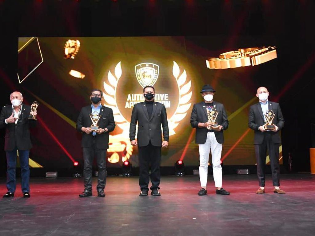 Atta Halilintar Hingga Raffi Ahmad Terima IMI Automotive Appreciation Atta Halilintar Hingga Raffi Ahmad Terima IMI Automotive Appreciation