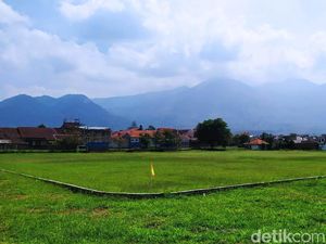 Habis Main Bola di Kaki Gunung Guntur, Berendam di Pemandian Air Panas Habis Main Bola di Kaki Gunung Guntur, Berendam di Pemandian Air Panas