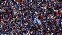 Ramainya penonton yang berdatangan ke Puskas Arena untuk menyaksikan pertandingan Hungaria vs Prancis mencuri perhatian dunia. Pasalnya digelar di masa pandemi, stadion berkapasitas 67 ribu penonton itu justru terisi penuh oleh suporter. Getty Images/Laszlo Balogh - Pool.
