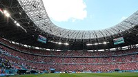 Diketahui, Hungaria telah gencar melakukan vaksinasi massal menjelang penyelenggaraan Euro 2020. Negara itu pun telah memberi vaksinasi kepada 5,3 juta penduduknya dengan menggunakan vaksin dari Rusia dan China. Getty Images/Tibor Illyes - Pool.  