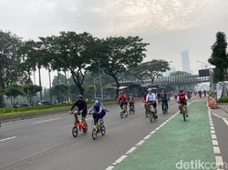 Banyak Sepeda Keluar Jalur Khusus di Jalan Sudirman-Thamrin Pagi Ini