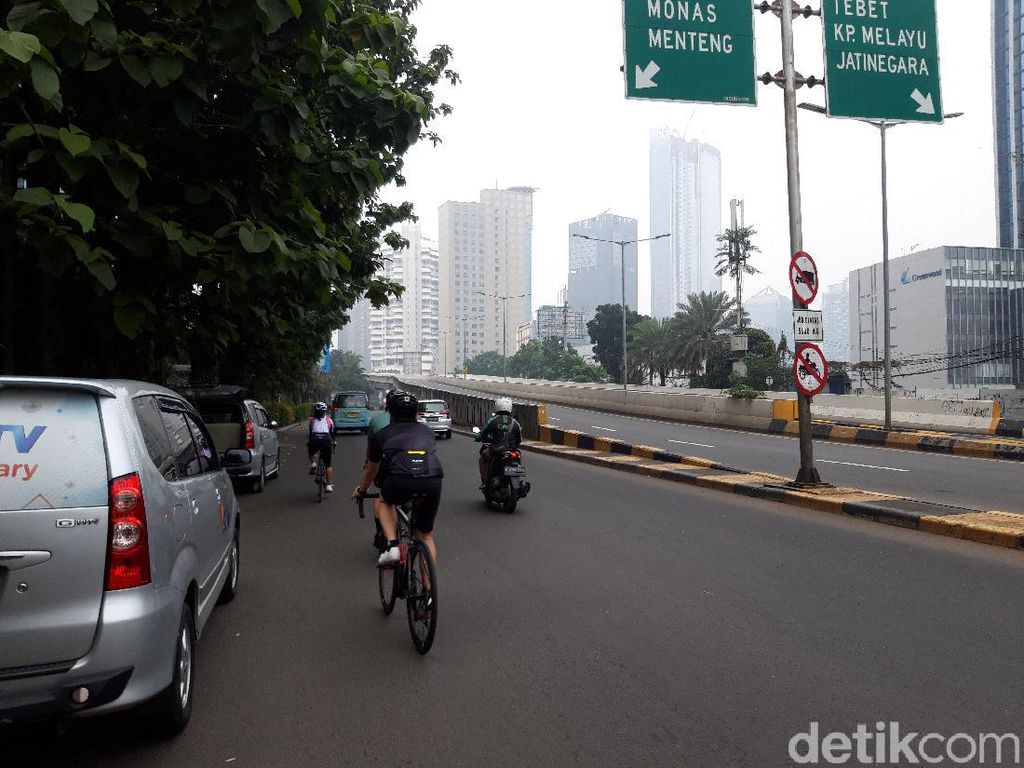 Masih Ada Pesepeda Datangi JLNT Kp Melayu Meski Jalur Road Bike Ditiadakan