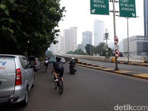 Masih Ada Pesepeda Datangi JLNT Kp Melayu Meski Jalur Road Bike Ditiadakan Masih Ada Pesepeda Datangi JLNT Kp Melayu Meski Jalur Road Bike Ditiadakan