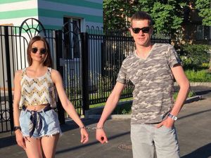 Niat Ingin Lebih Akur, Pasangan Ini Malah Putus Setelah Diborgol 123 Hari