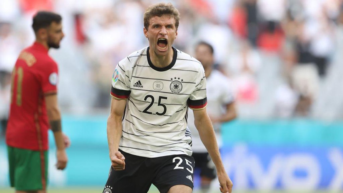 Thomas Mueller dilaporkan cedera lutut dan terancam absen saat Jerman vs Hongaria (Foto: Getty Images/Alexander Hassenstein)