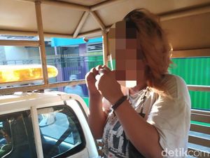 Anak Jalanan Ini Nangis Saat Diamankan, Satpol PP Duga Minum Pil Koplo Anak Jalanan Ini Nangis Saat Diamankan, Satpol PP Duga Minum Pil Koplo