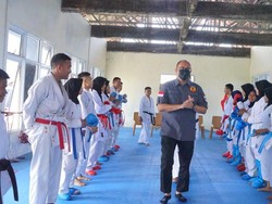 Andre Rosiade Yakin Karateka Sumbar Raih Emas PON Papua