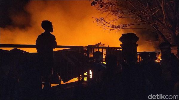 Kobaran Api yang Ludeskan Pasar Leles Garut