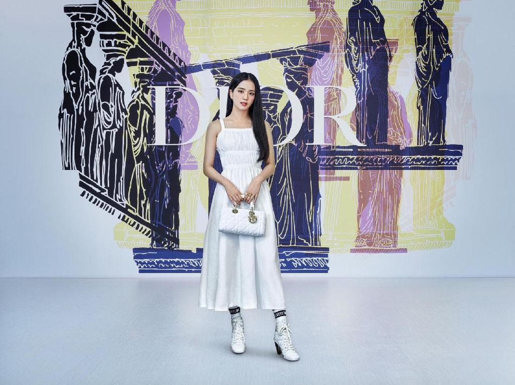 Cantiknya Jisoo dan Anya Taylor-Joy di Fashion Show Dior Cruise 2022 Cantiknya Jisoo dan Anya Taylor-Joy di Fashion Show Dior Cruise 2022