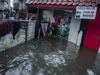 Banjir Rendam Kawasan Kacapiring Bandung