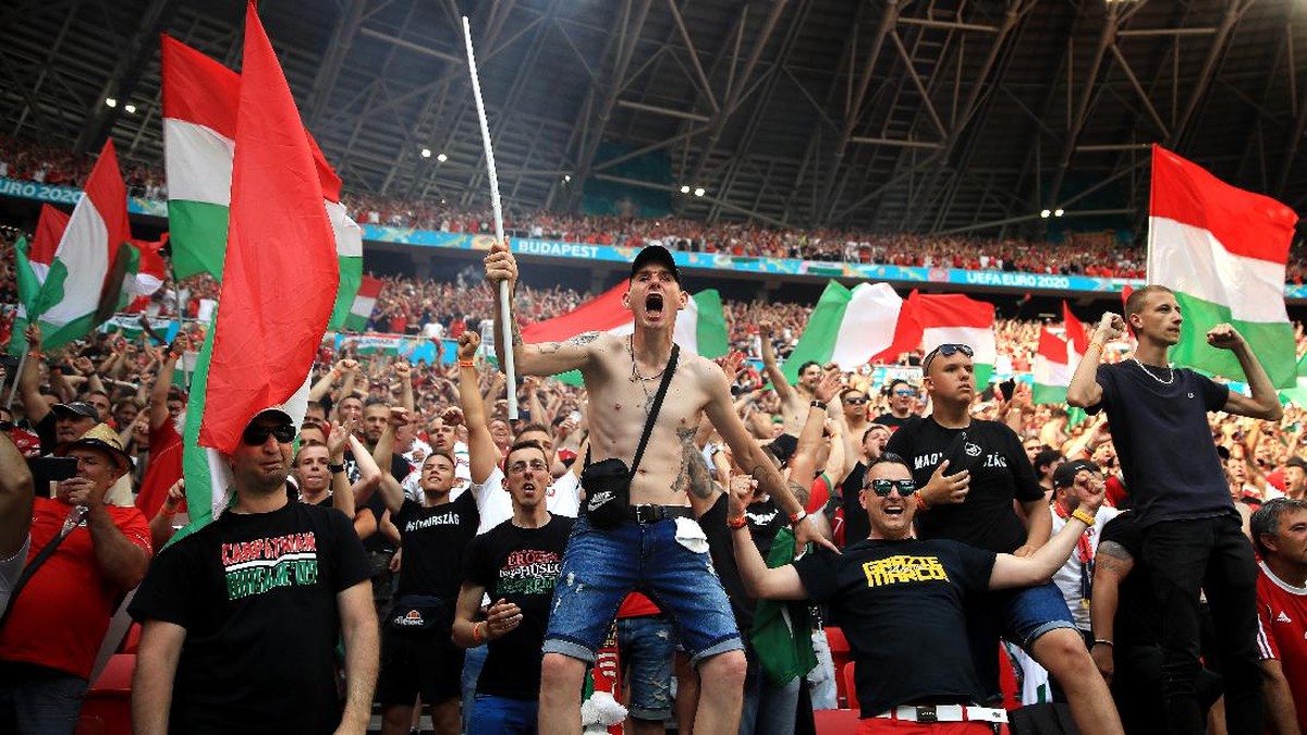 Fans Hungaria memenuhi Puskas Arena. (Foto: Getty Images/Alex Pantling)