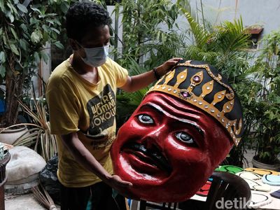 Geliat Perajin Ondel-ondel Jelang HUT Jakarta